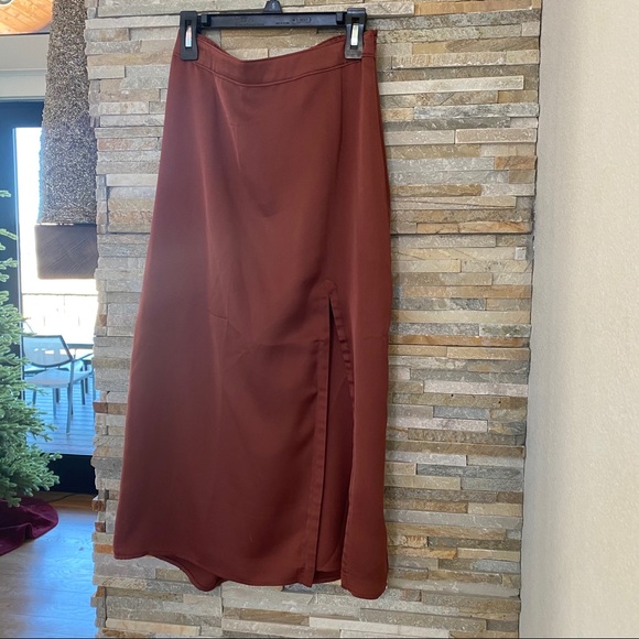 BNWT Abercrombie skirt with slit - xs - Picture 2 of 4